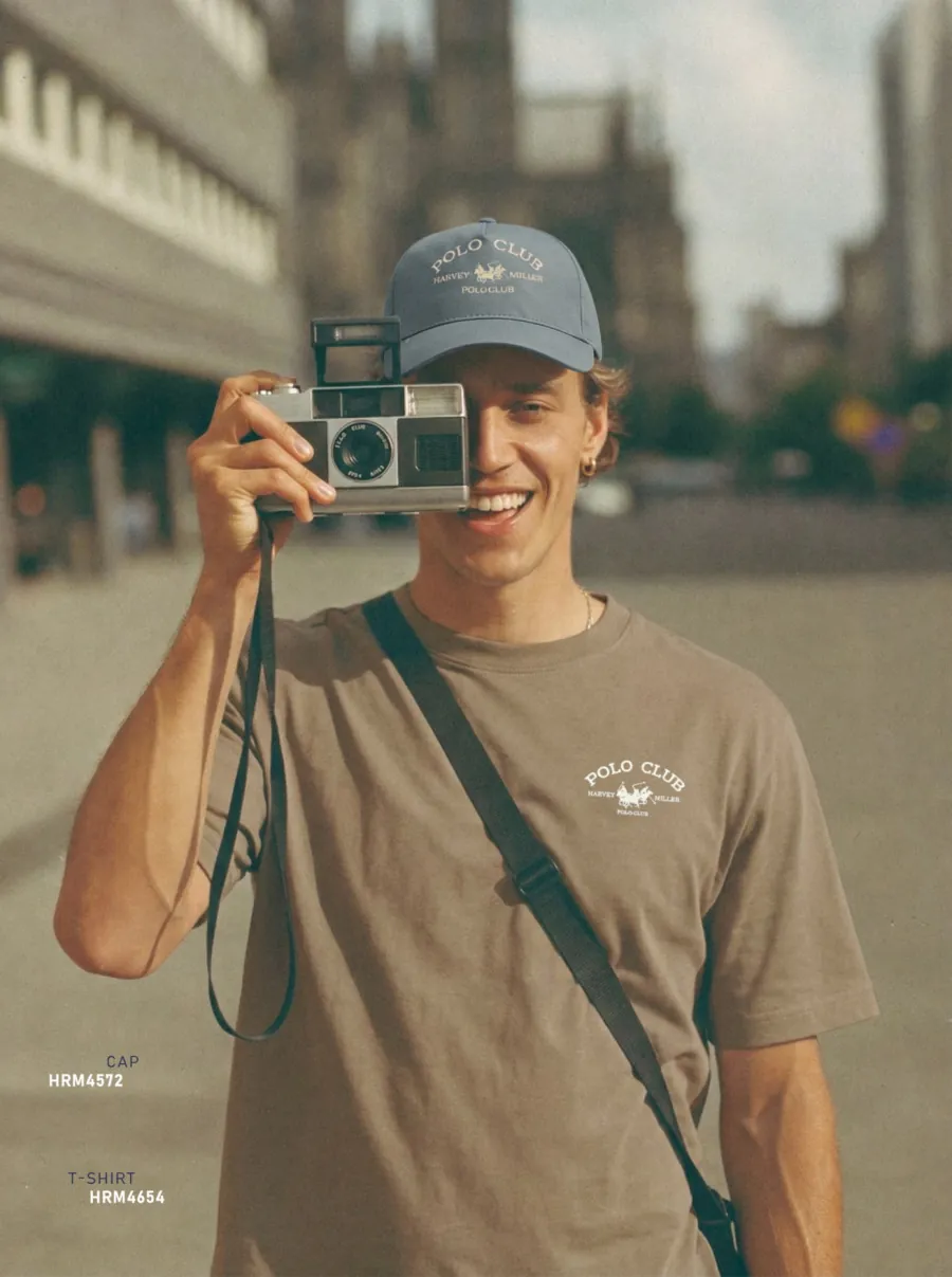 Harvey Miller Polo Club Lookbook Frühling/Sommer 2027, Seite 12 – Cap HRM4572 & T-Shirt HRM4654